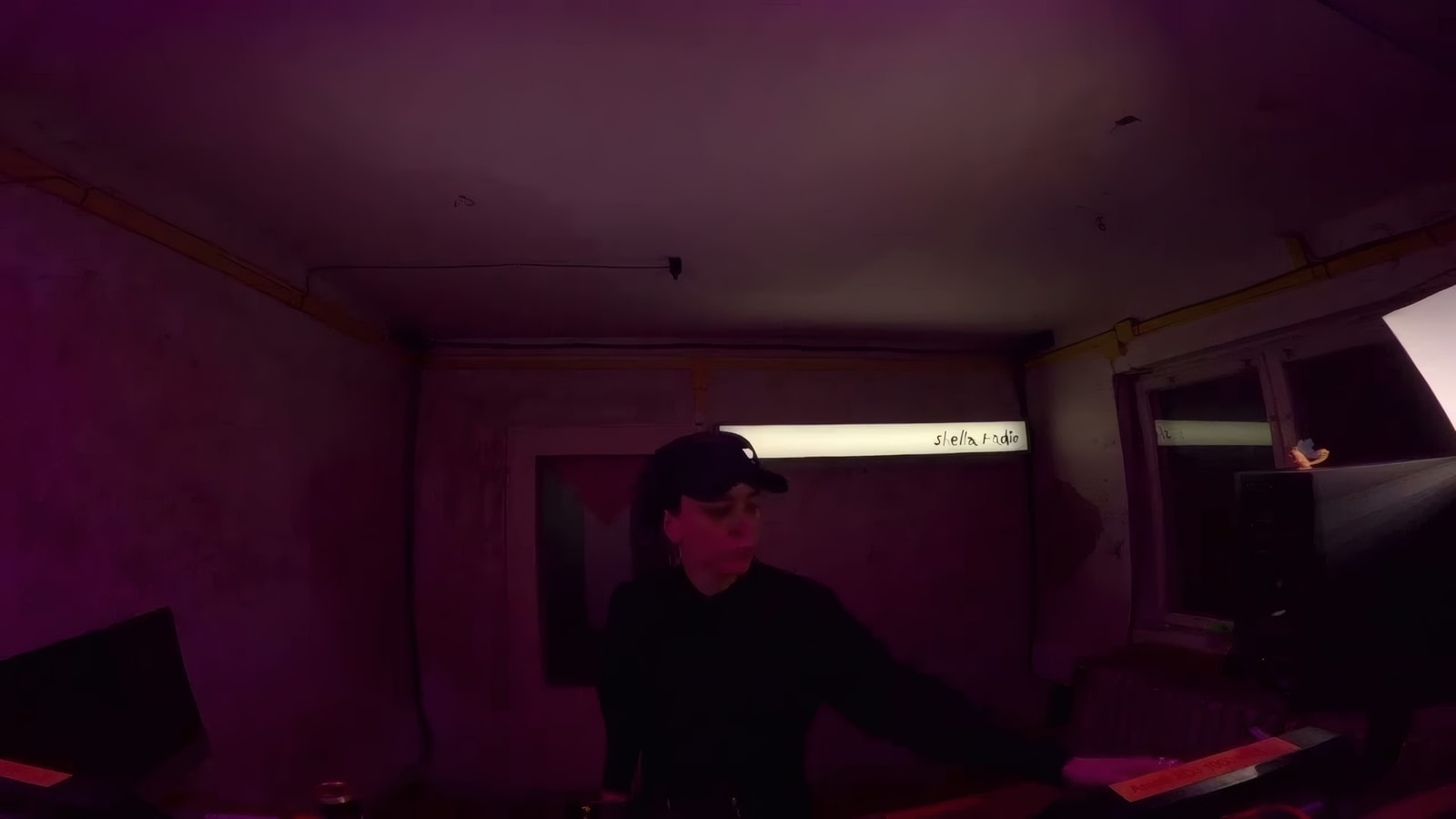 Weltraum Showcase w/ Eva Falt