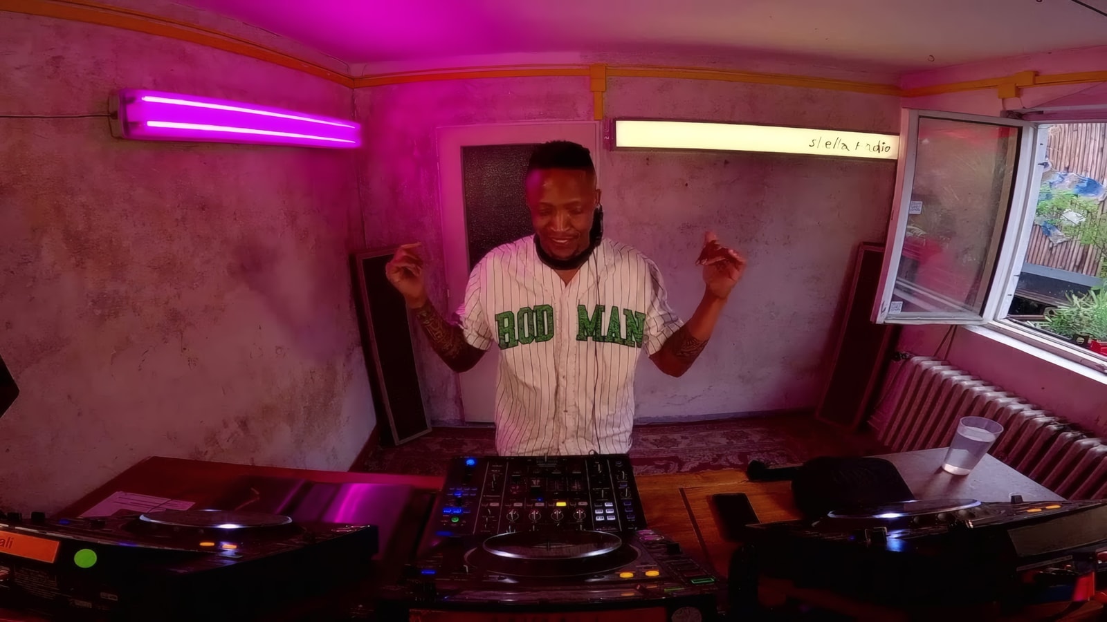 Famalay takeover w/ Reba