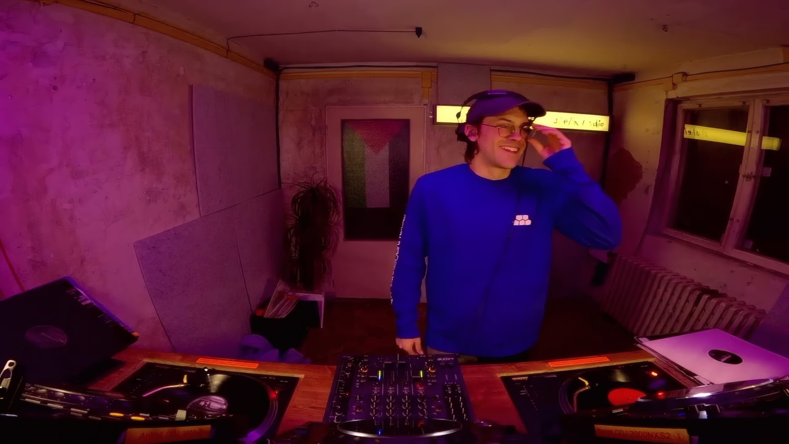 pit stop w/ Robbiejn