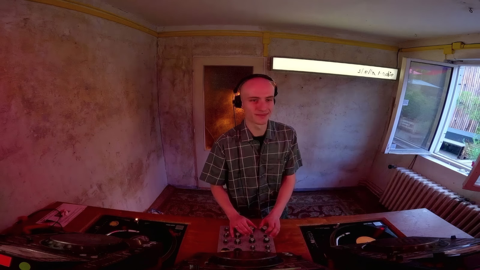 Fréquence Inter w/ Admo