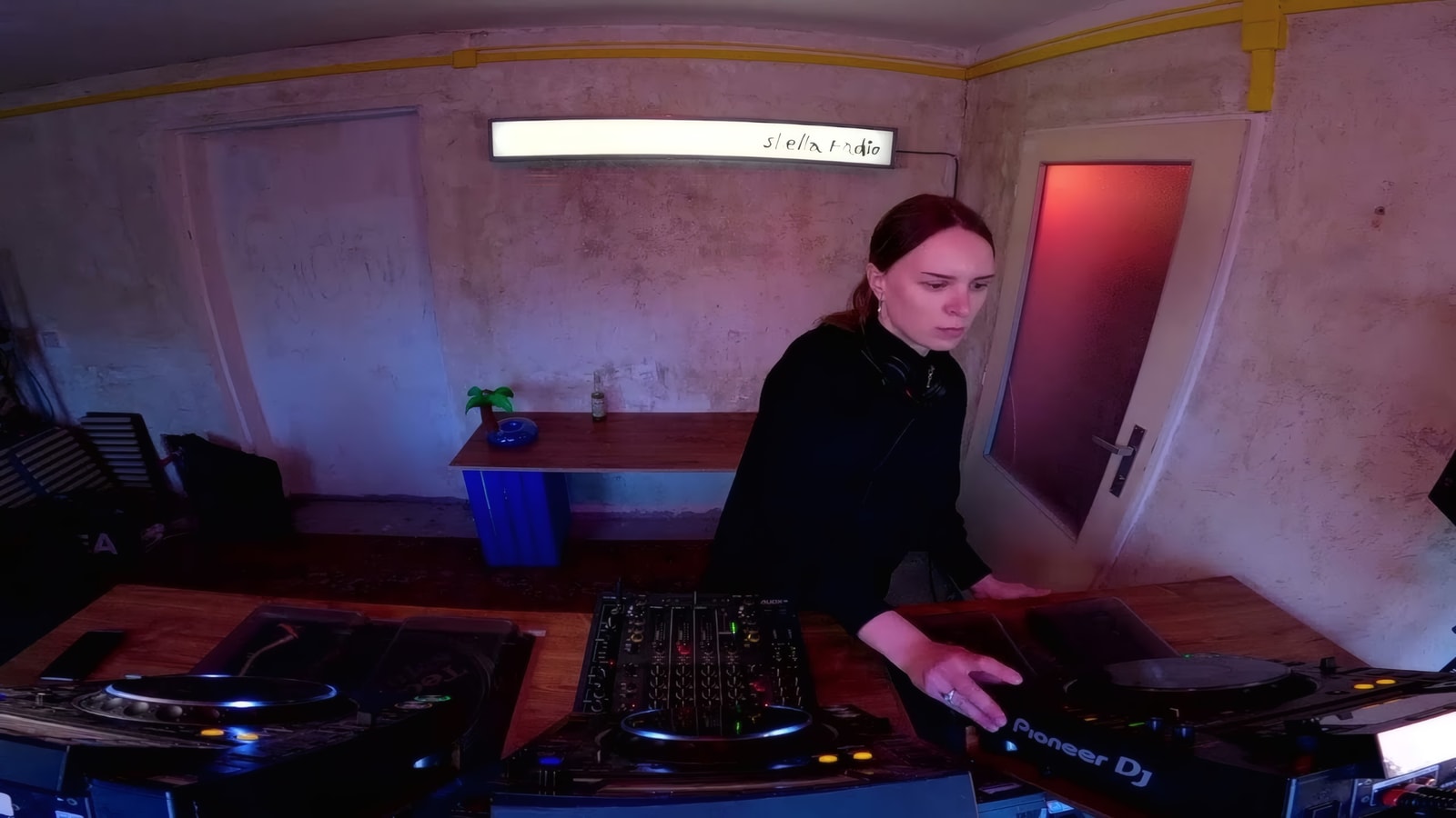 rainstopping w/ máúcta