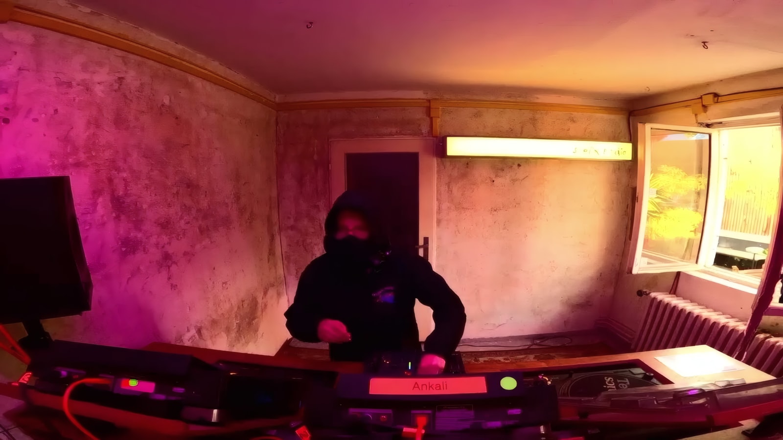 hot topic w/ Old Man Crane