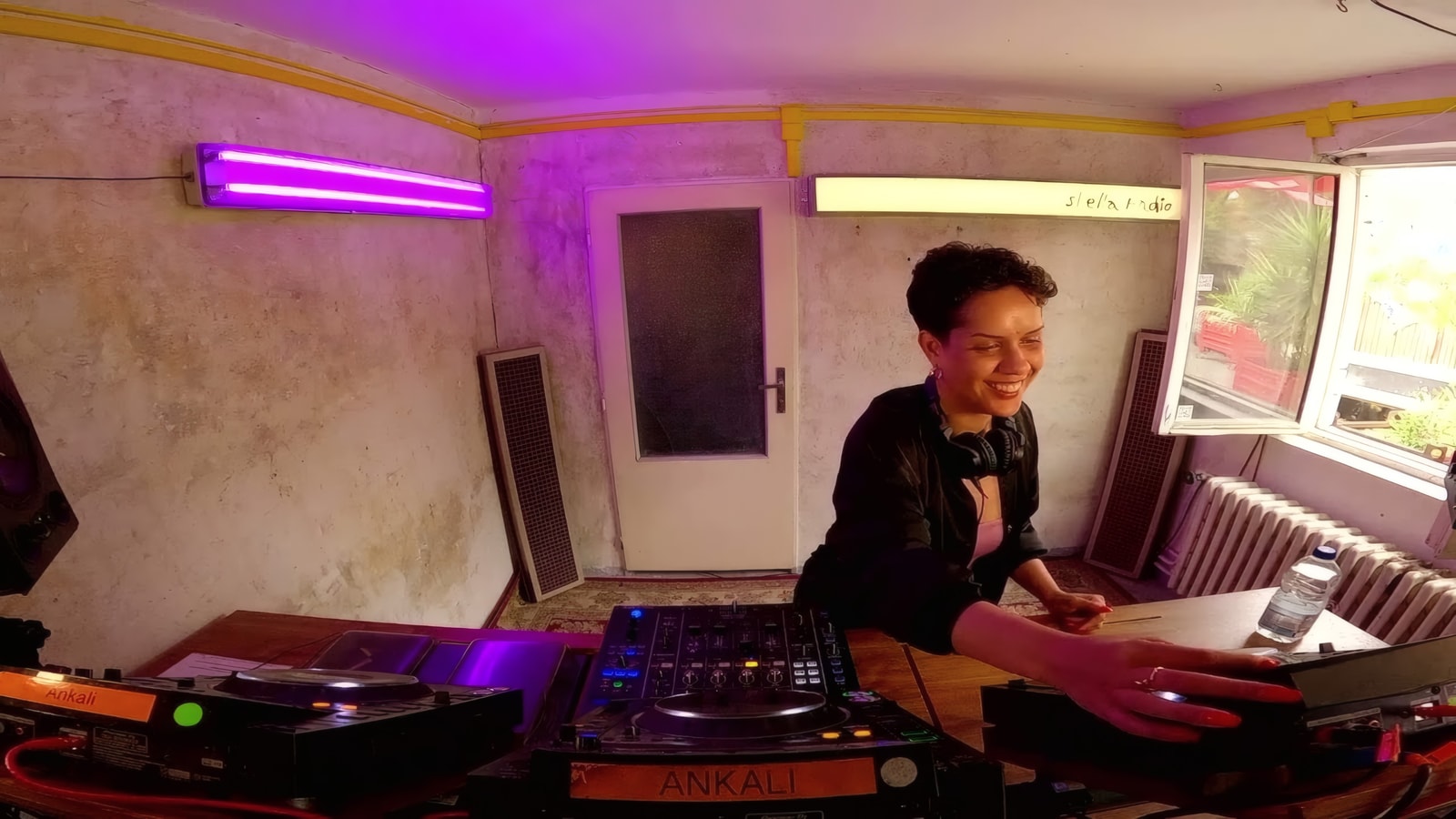 Famalay takeover w/ Rára