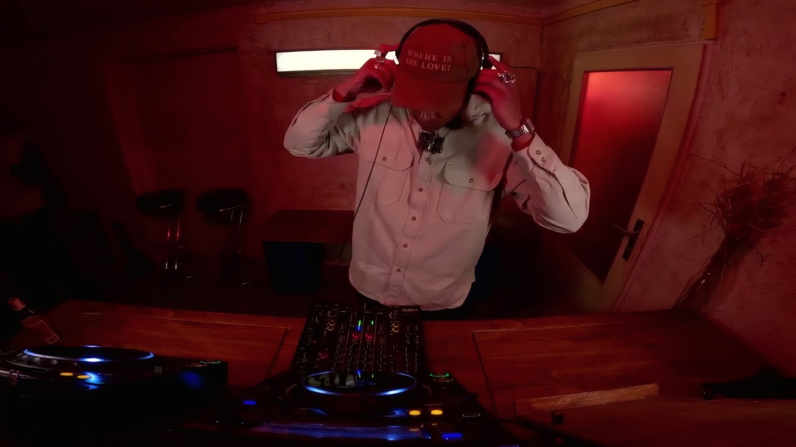 Je ne Sais Quoi w/ Kembe