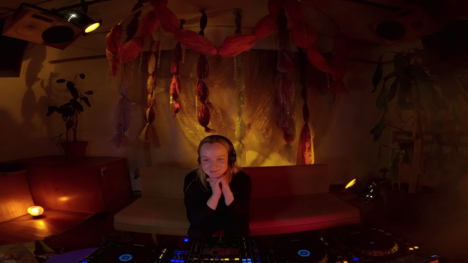 sentimental club :3 w/ Madeleine