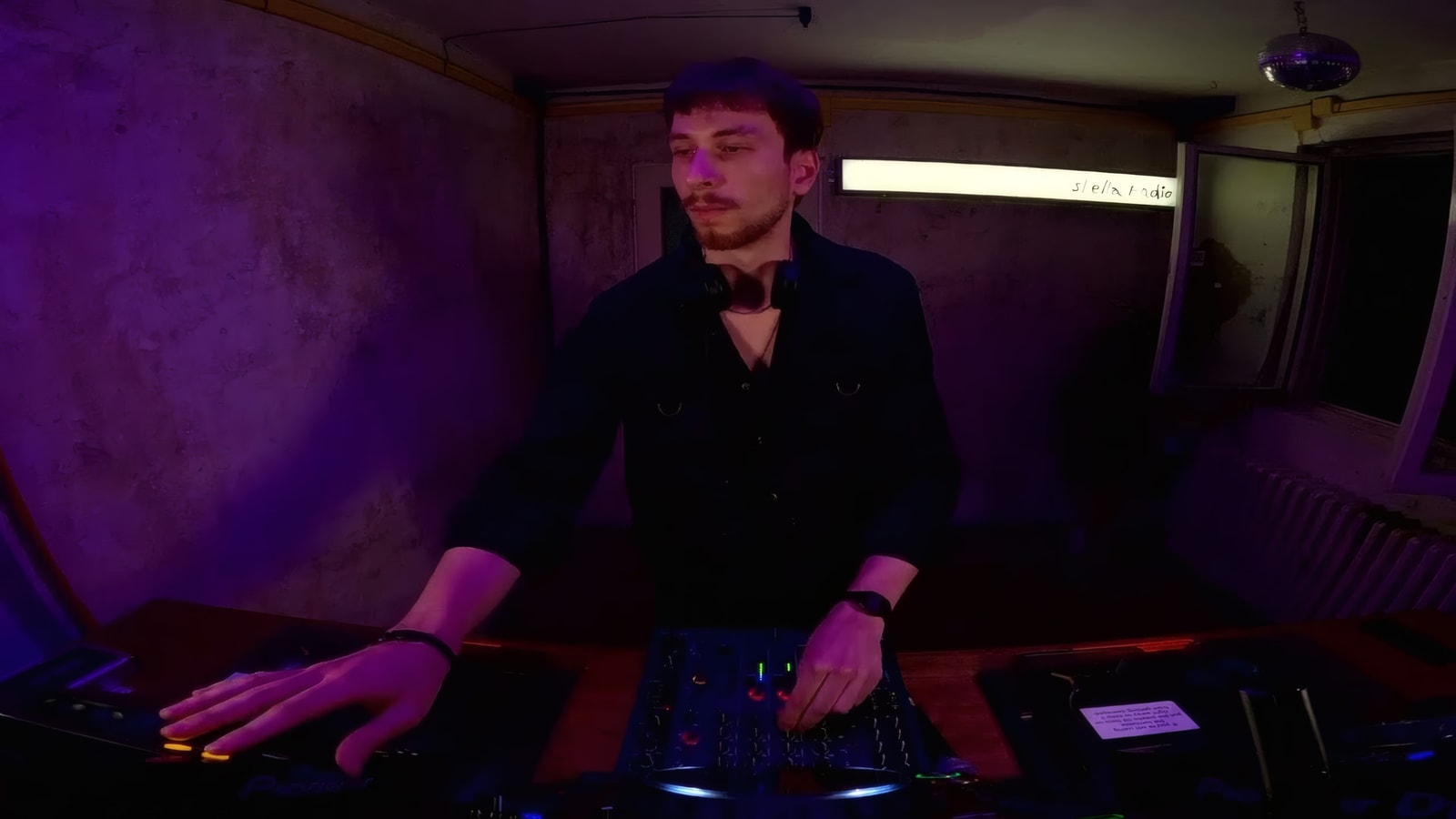 The Kitchen w/ takē