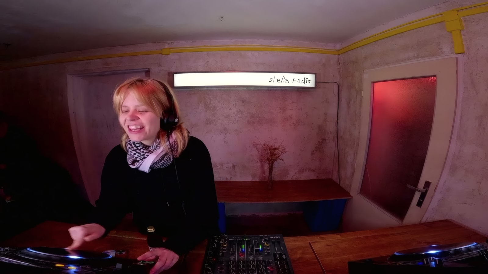 nūr invites w/ Lola Homi