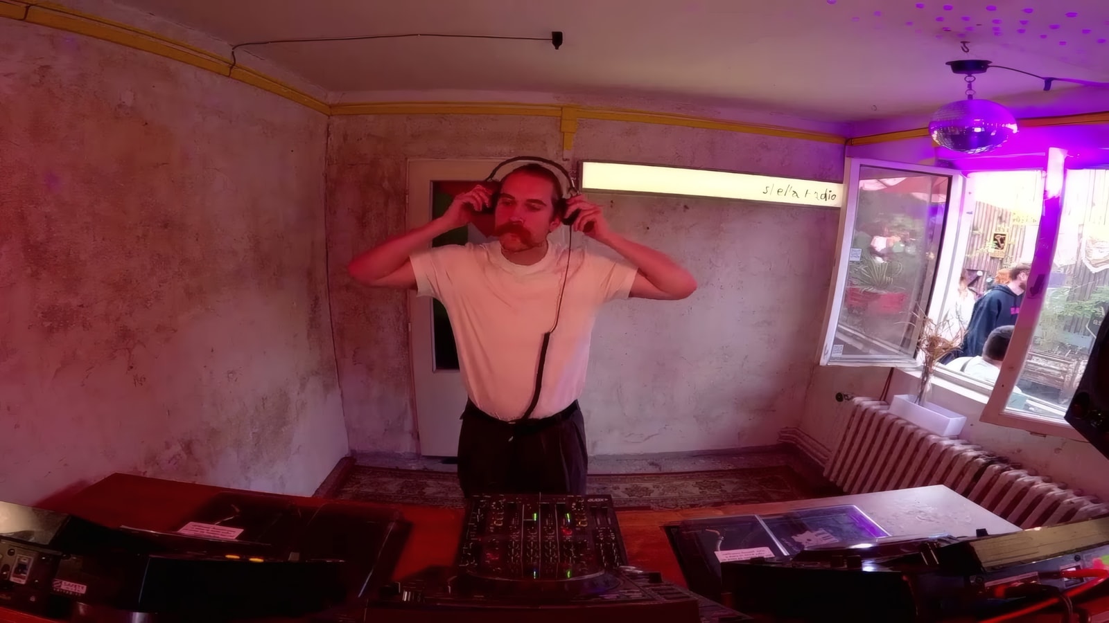 Je Ne Sais Quoi x Hudobna Vychova w/ Hans Clou