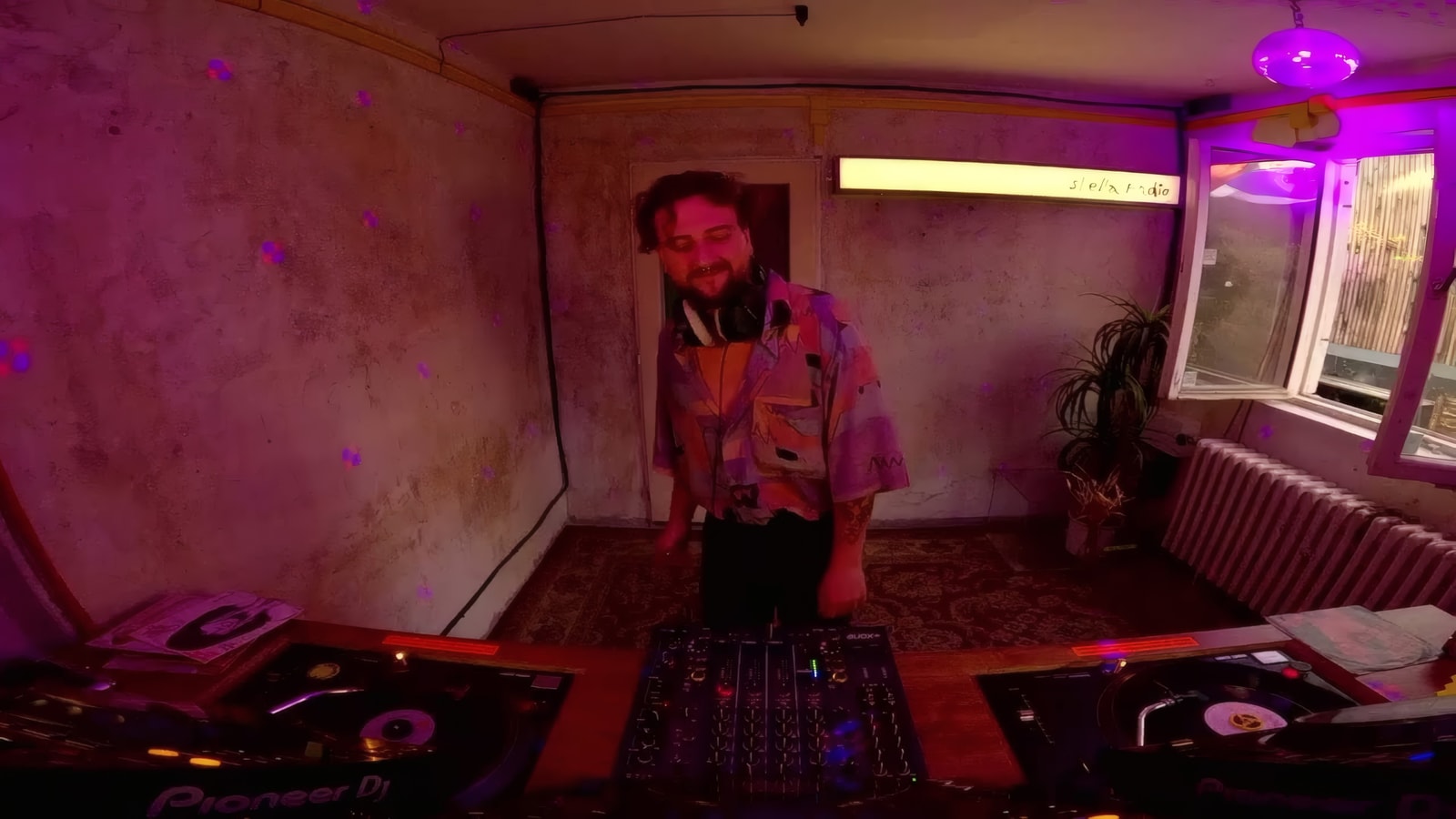 Compact Disco w/ Sharlatan