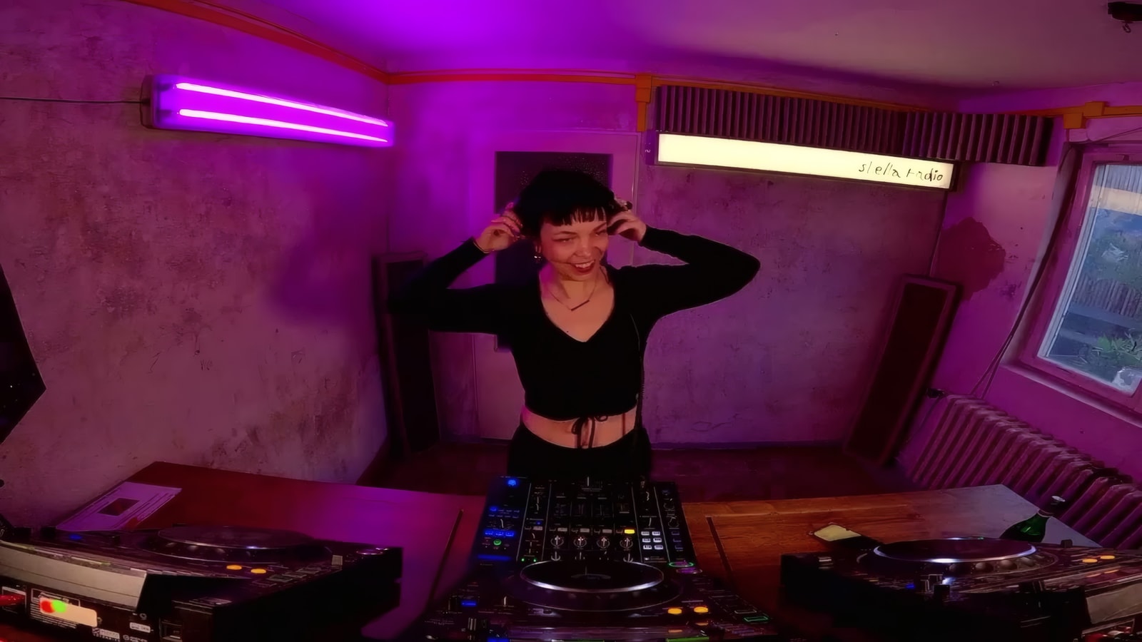 harampádí w/ New Magic Media