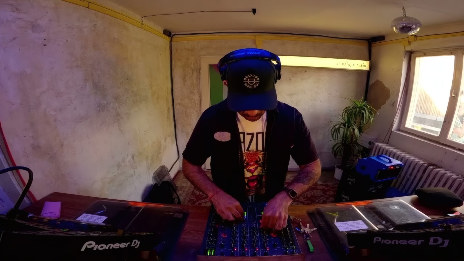 Shella Invites: Jaxx//