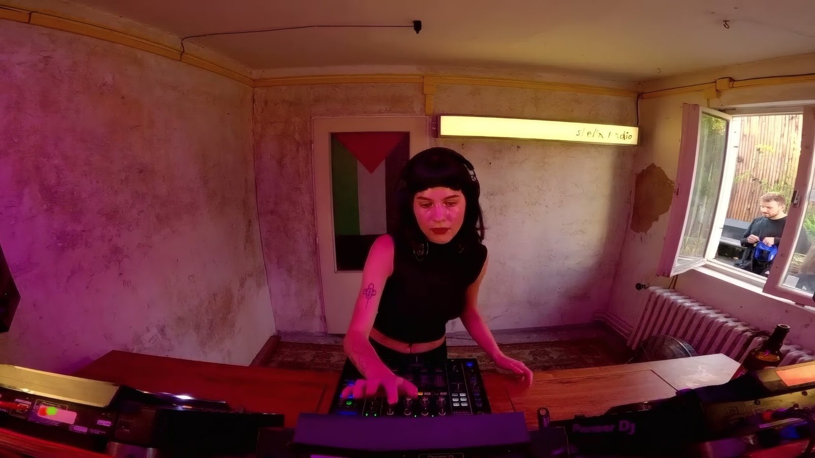 rainstopping w/ Divnyutvar